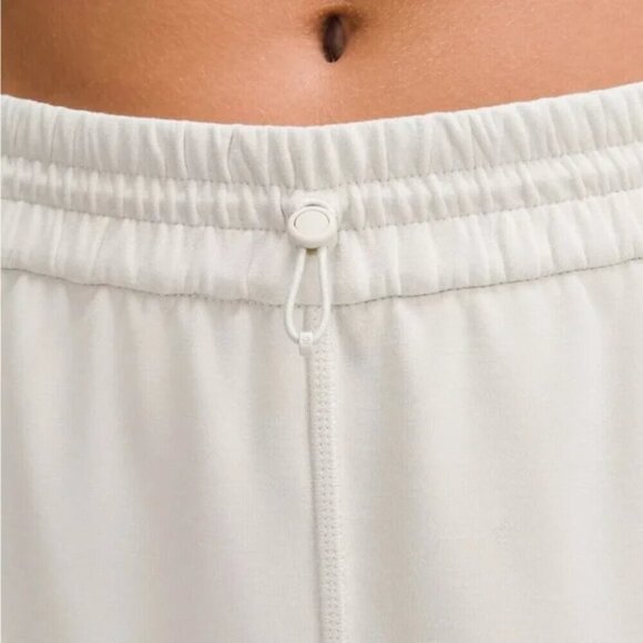 Lululemon Softstreme High-Rise Straight-Leg Cropped Pant Size 4 - Picture 3 of 9